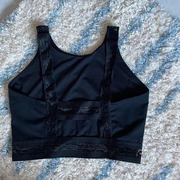 NIKE sports bra // crop top! - Picture 2 of 2